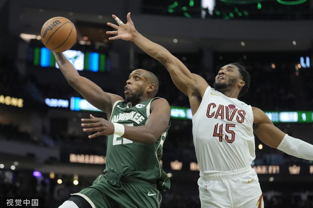 尽管他在有 尽管他在有